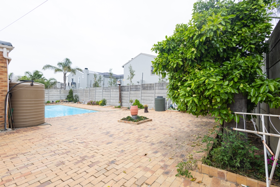 3 Bedroom Property for Sale in Uitzicht Western Cape